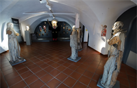 „Lei Lei“ und Imster Larven - Schemenlaufen bei Ausstellung in Villach [001]